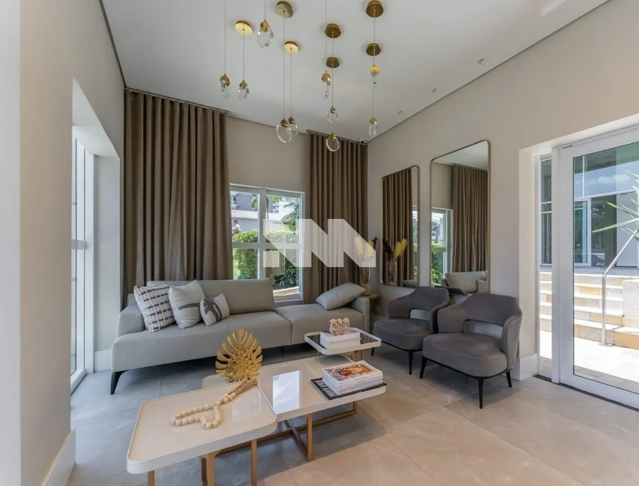 Furnished apartment with 4 bedrooms and 231 m² — photo 20