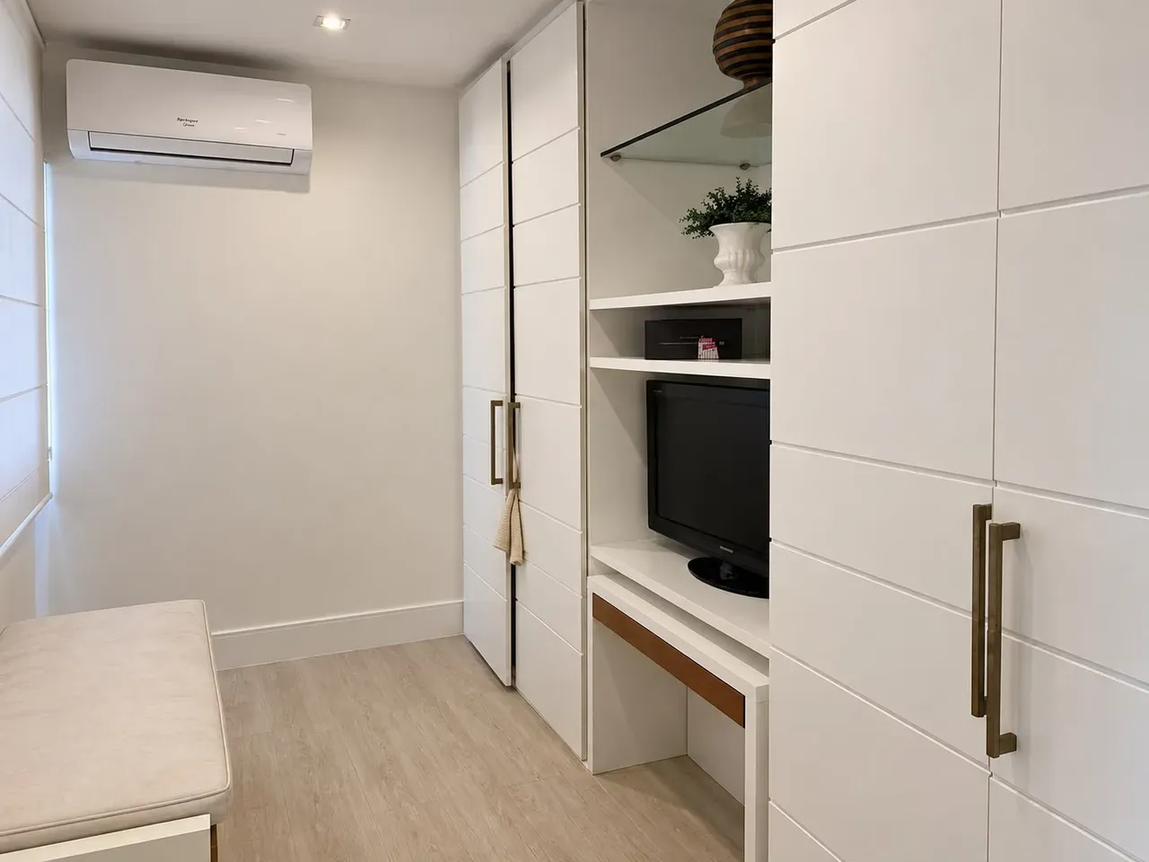 82 m² apartment with a mountain view and a home office — photo 5