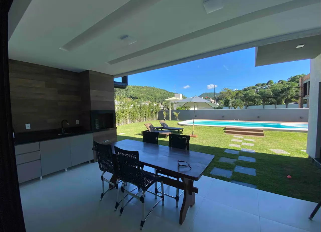 House with 3 bedrooms and 3 bathrooms plus balcony