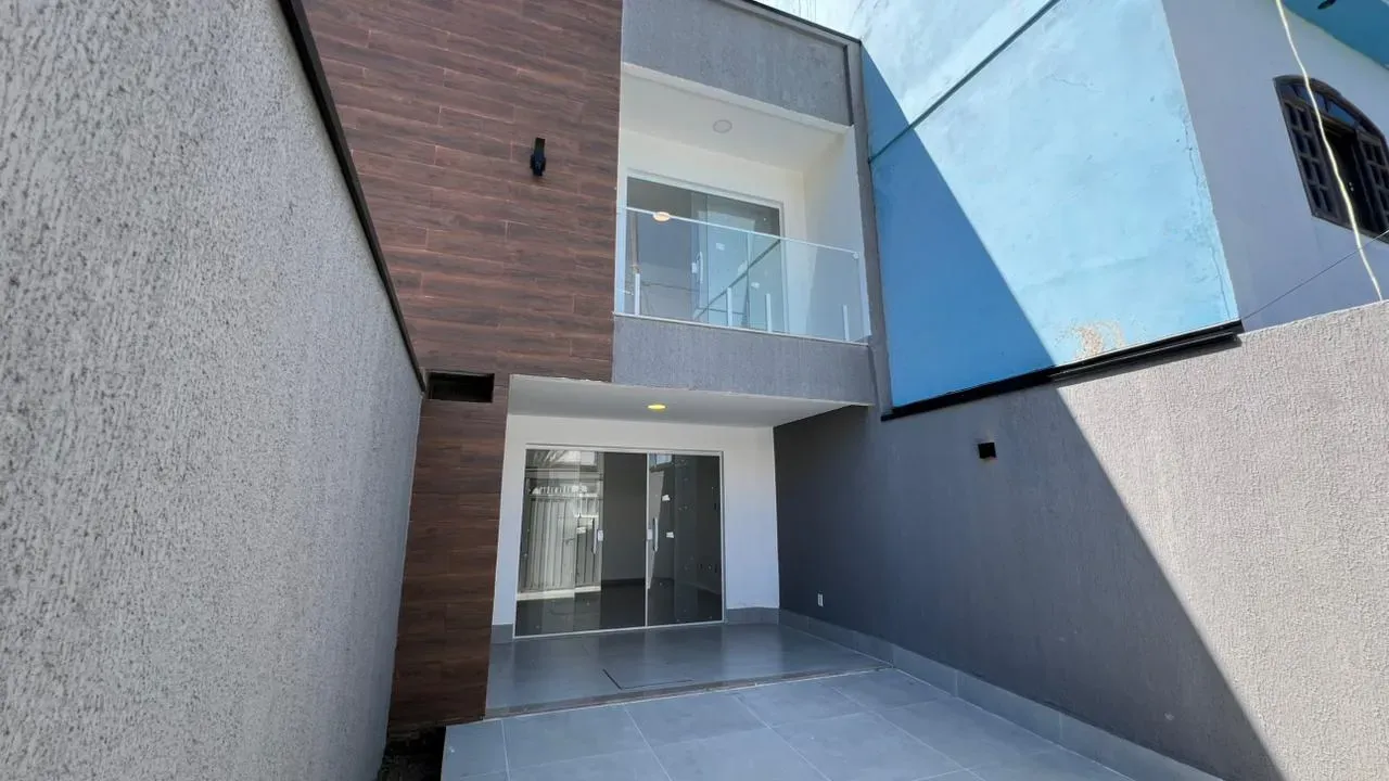 Balcony with a grill in a 3-bedroom house, 80 m² — photo 15