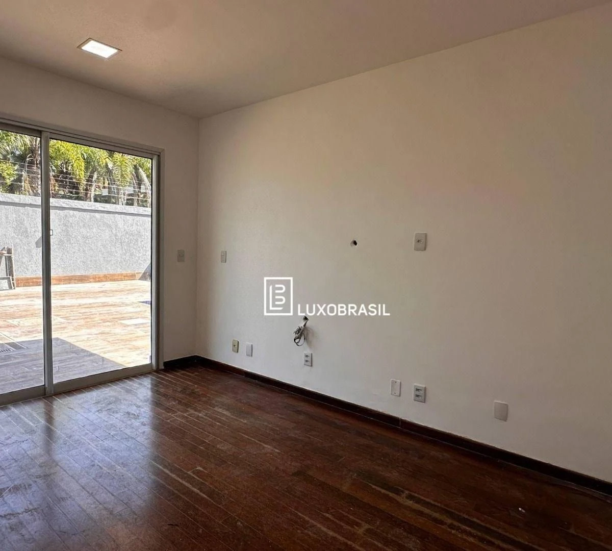 House with 7 bedrooms and 700 m², gas kitchen — photo 34