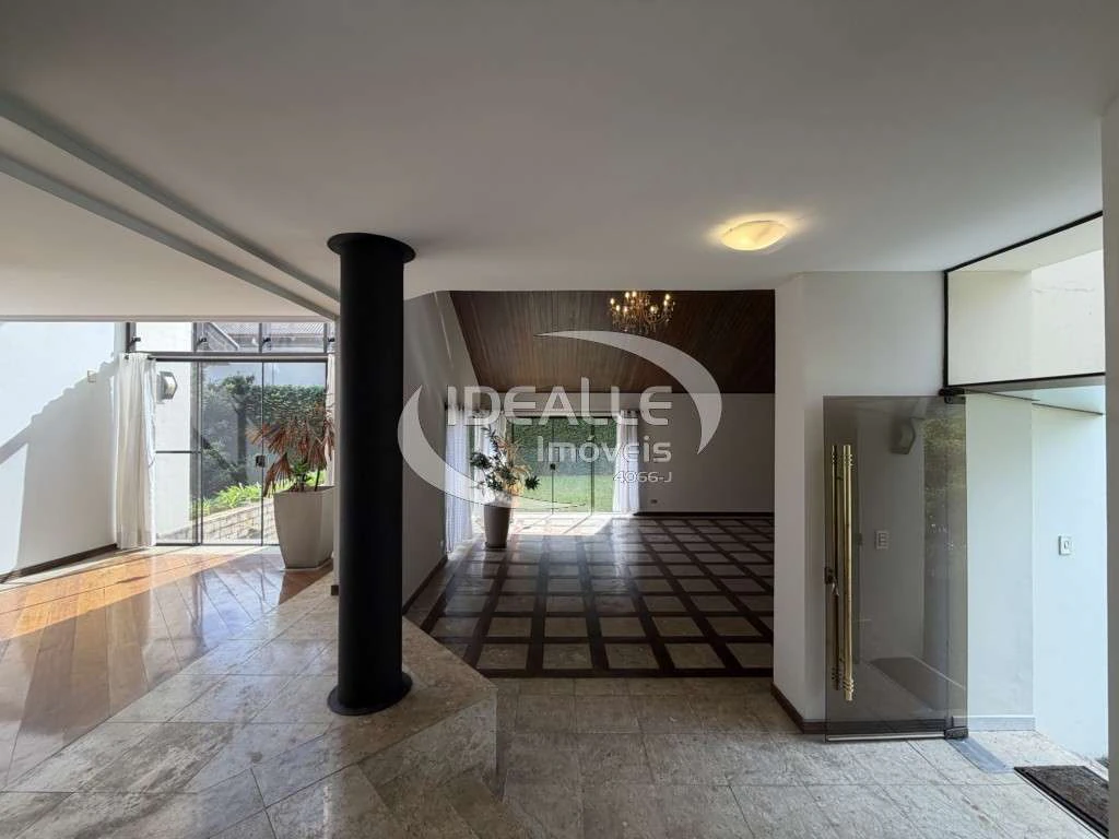 Unfurnished 477 m² house with 3 bedrooms and bright rooms — photo 2