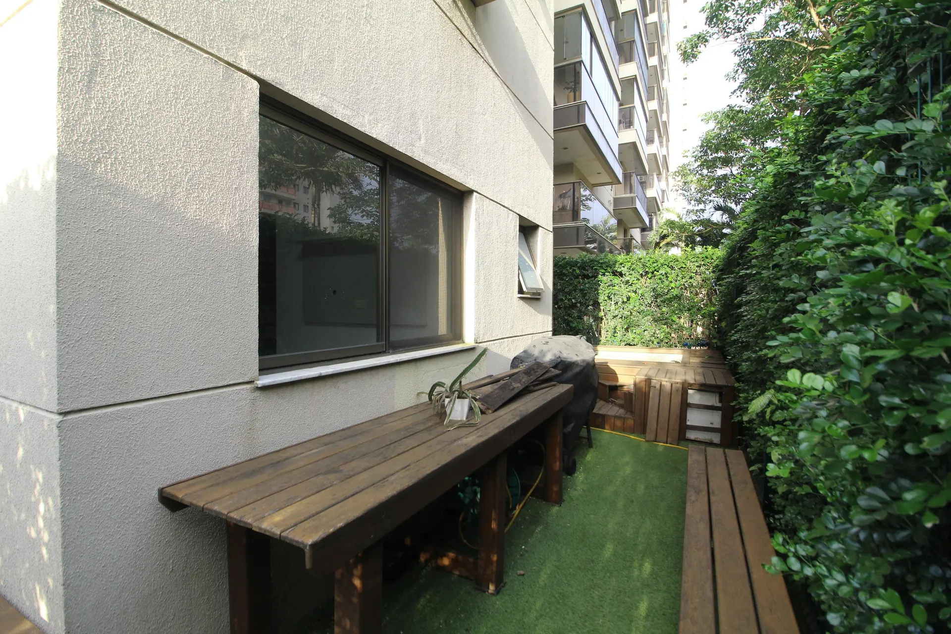 Walk-in closet in a 3-bedroom apartment, 120 m² — photo 26