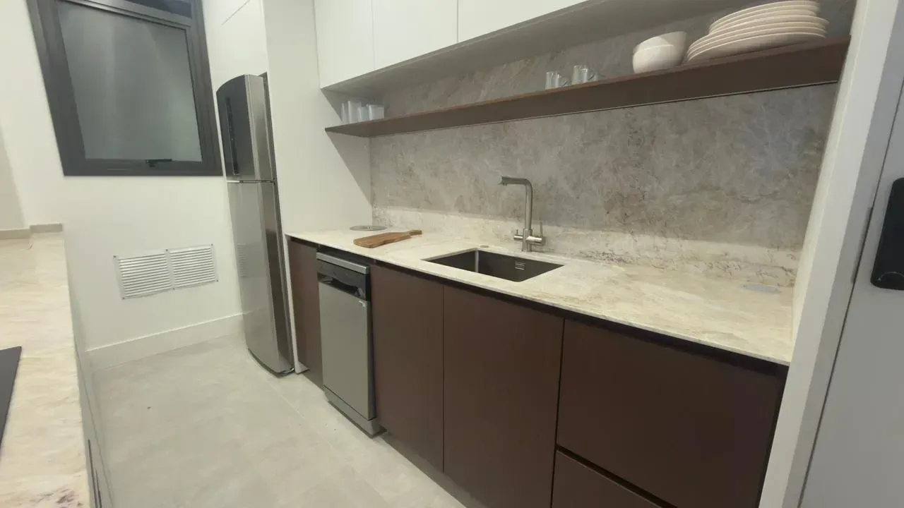 Apartamento amueblado con 2 dormitorios y 3 baños — photo 2