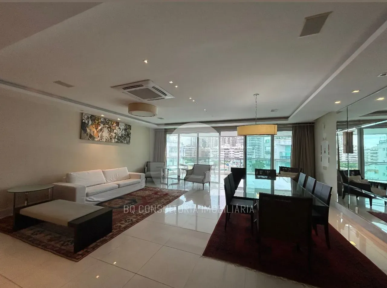 Furnished 580 m² apartment with 4 bedrooms and 5 bathrooms