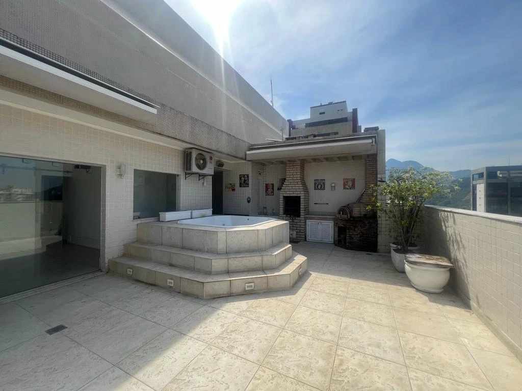 200 m² duplex apartment with 3 bedrooms and 6 bathrooms — photo 24
