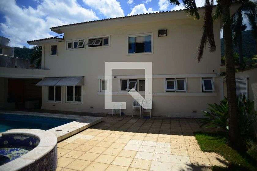 House in a gated community with 5 bedrooms and mountain view — photo 2