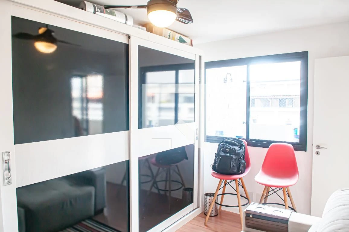 Walk-in closet in a 3-bedroom apartment, 130 m² — photo 64