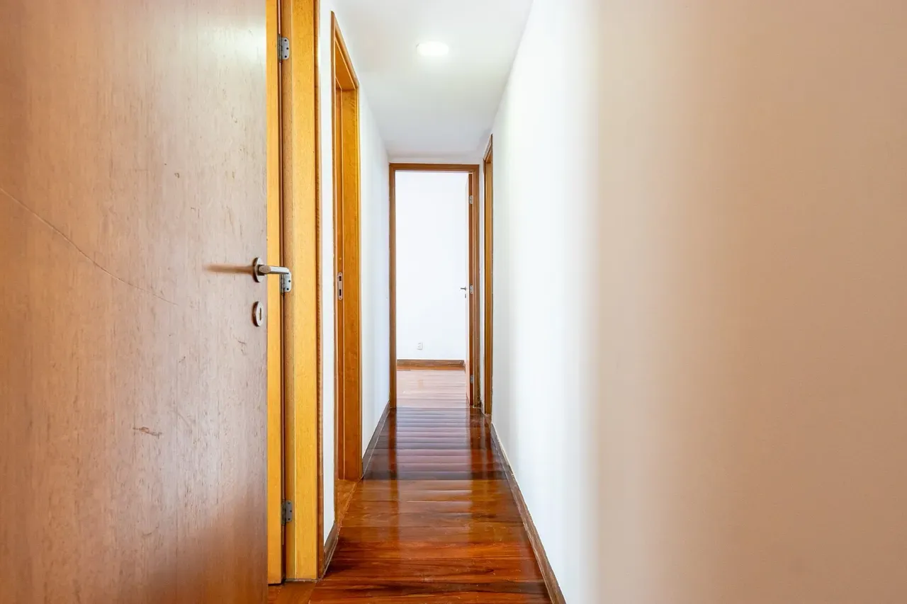 Walk-in closet in a 3-bedroom apartment, 110 m² — photo 18
