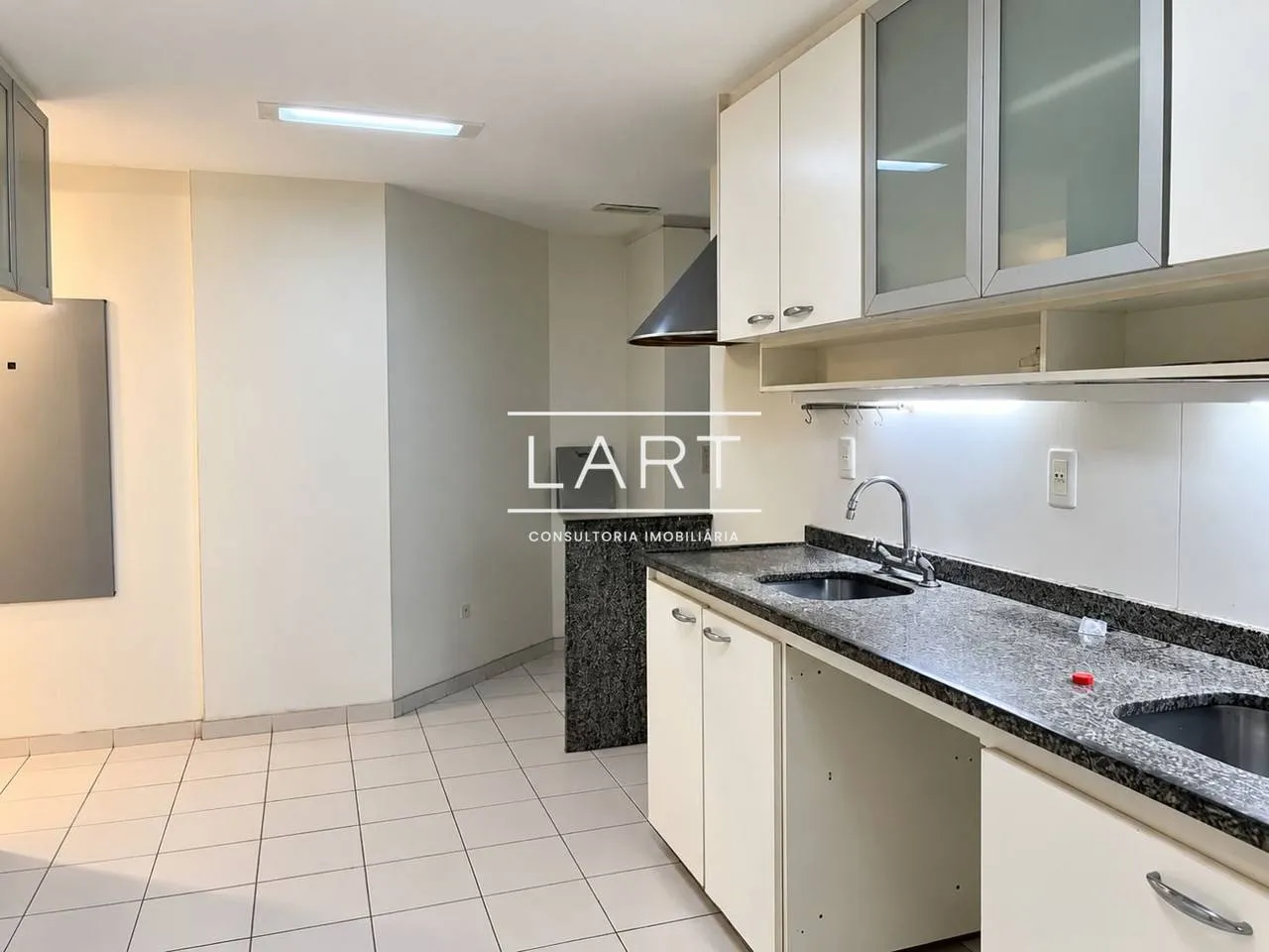 Apartment on the 2nd floor with a glass-enclosed balcony — photo 2