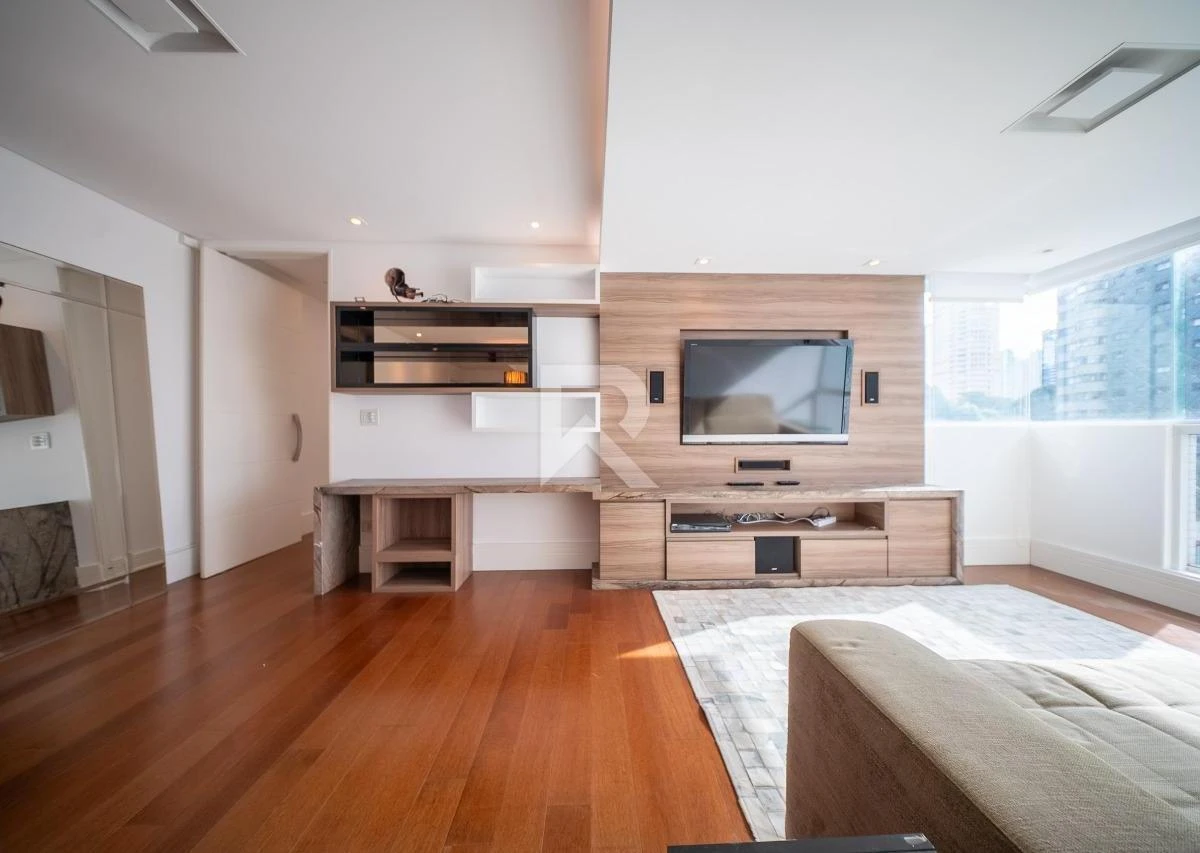 192 m² apartment with floor-to-ceiling windows and a bathtub — photo 31