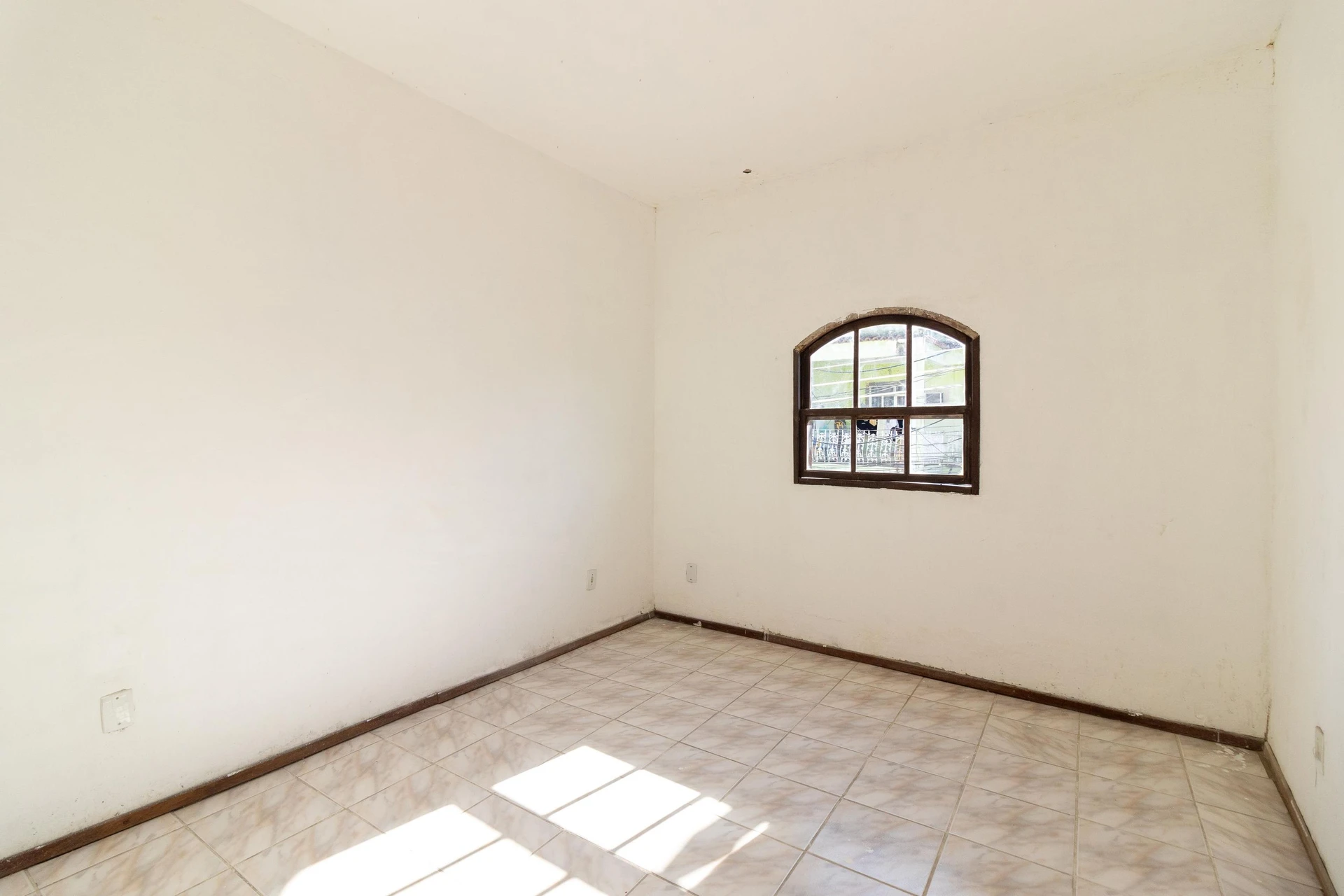 Casa sin amueblar con 2 dormitorios y balcón — photo 8
