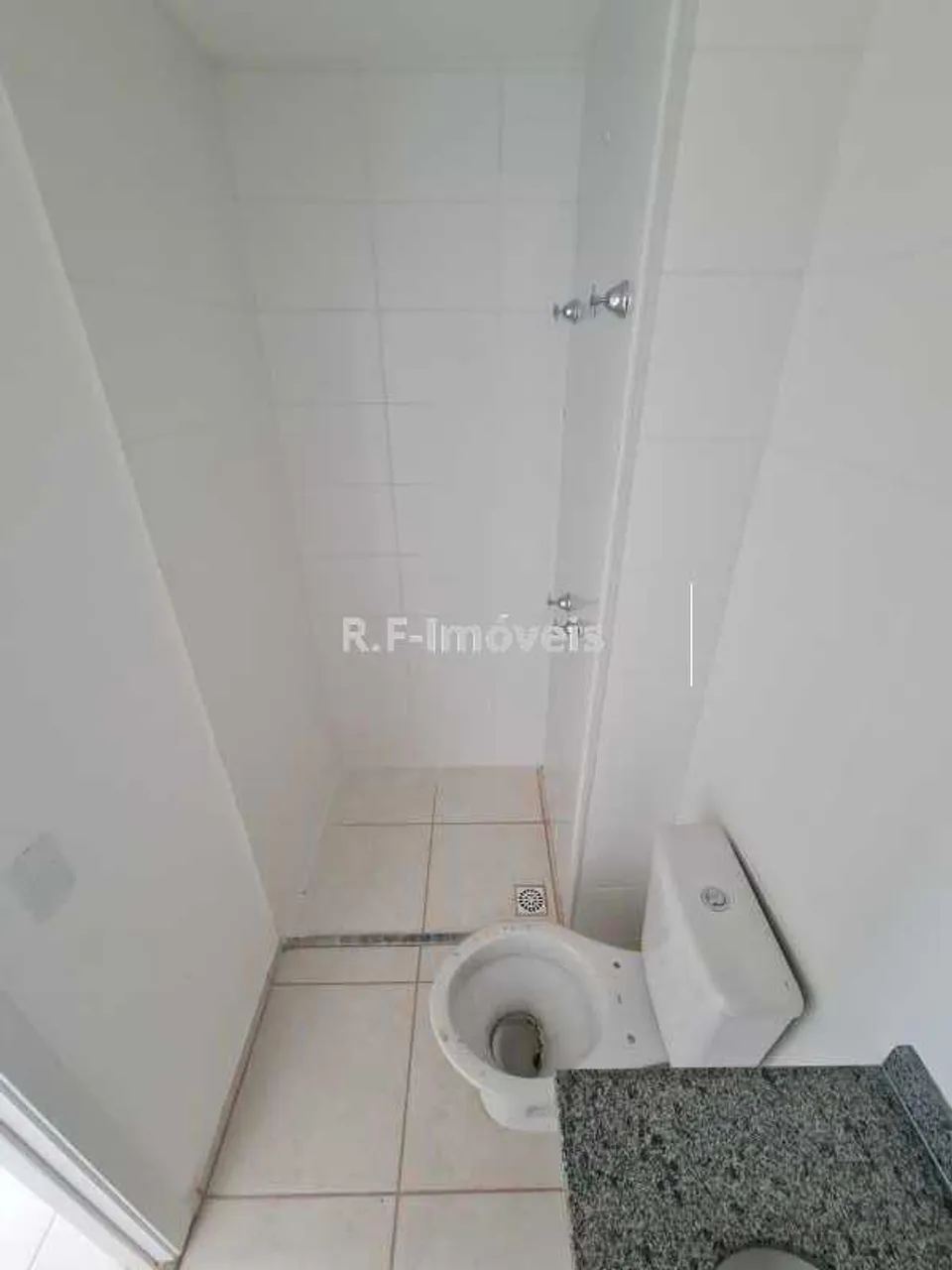 2-bedroom apartment with a glass-enclosed shower — photo 6