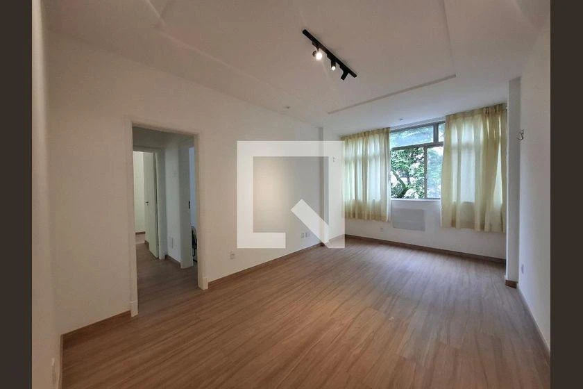 Wood or laminate floors in a 2-bedroom apartment, 68 m² — photo 9