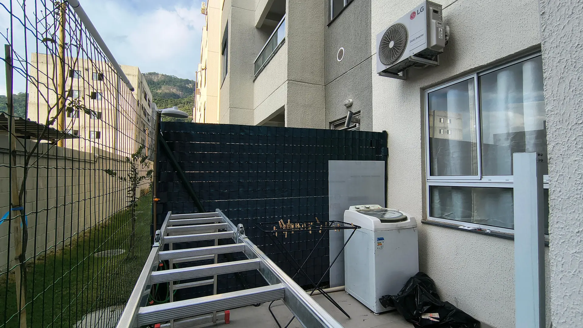 Furnished apartment with open-plan kitchen and balcony — photo 2