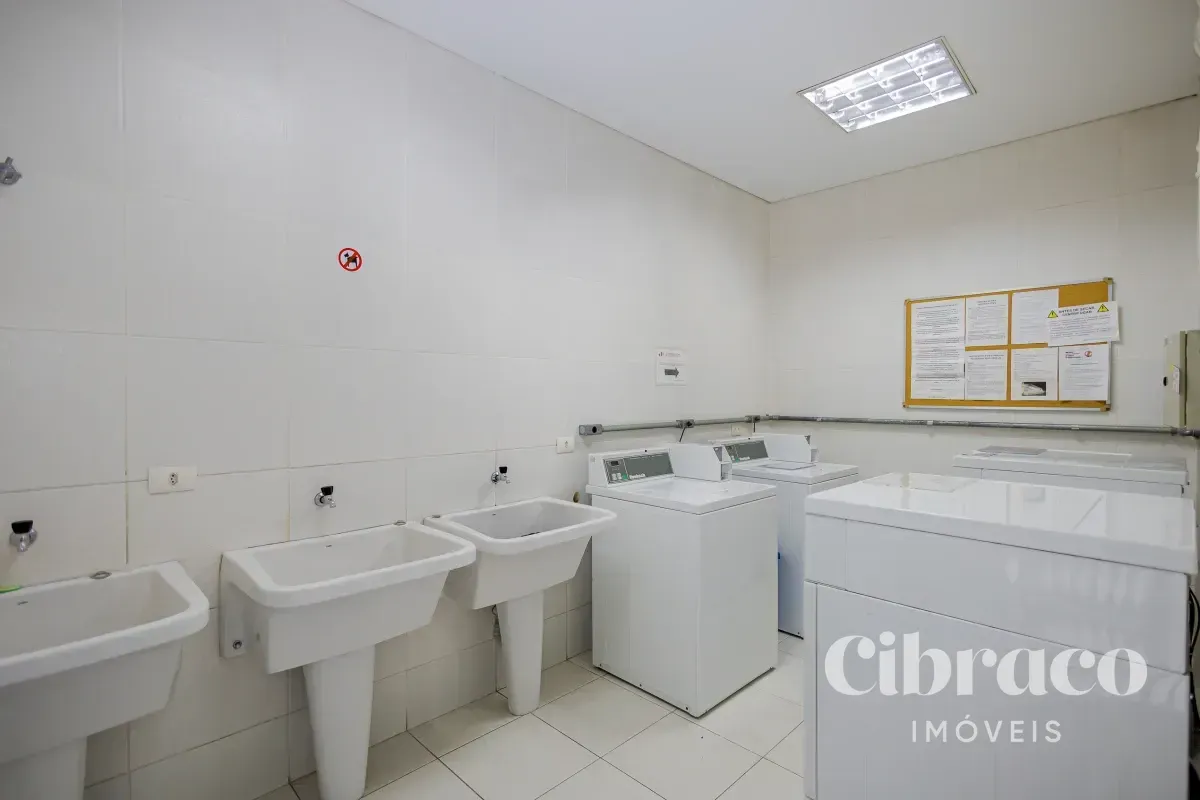 One-bedroom apartment in a building with a gym — photo 11