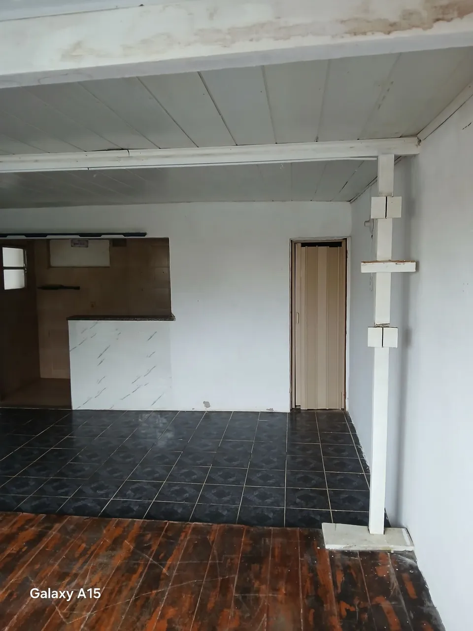 Unfurnished studio with 1 bedroom and a compact kitchenette — photo 6