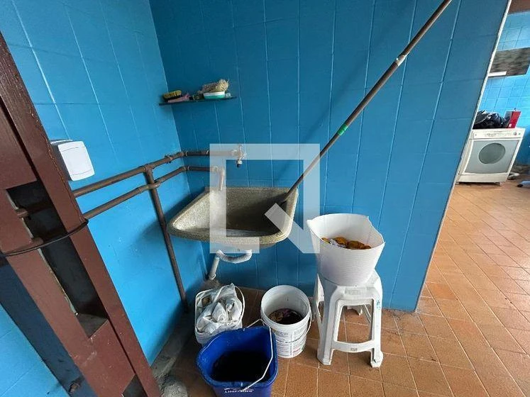 270 m² house with a glass-enclosed balcony and a dryer — photo 12