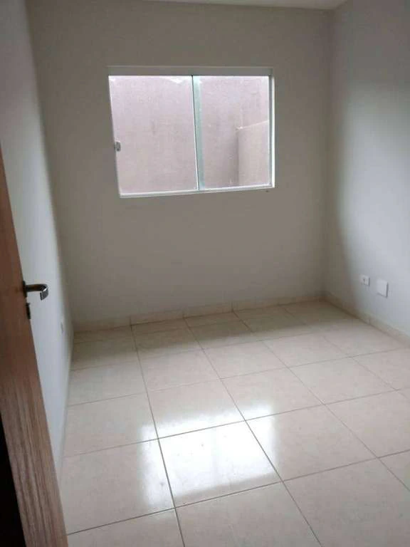 Unfurnished house with 4 bedrooms and 4 parking spaces — photo 2