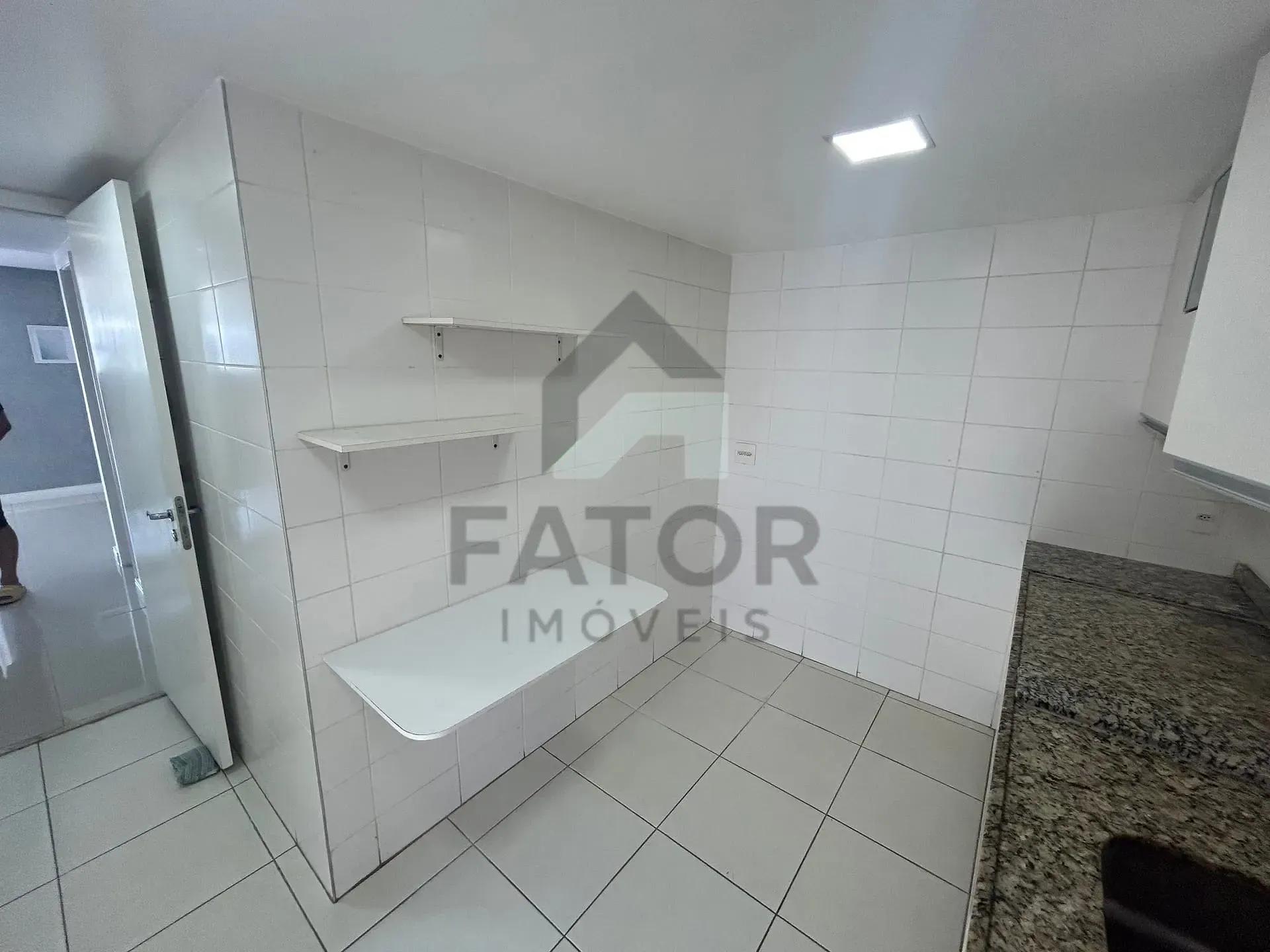 Rental apartment with 3 bedrooms, 3 baths and balcony — photo 13