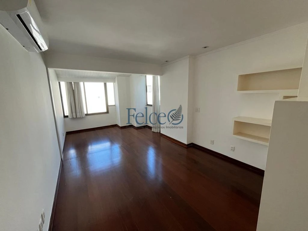 Penthouse apartment with 4 en-suite suites — photo 10