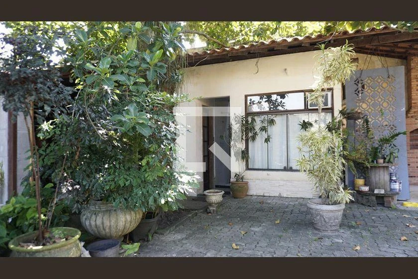 Облаштований будинок 245 м² з 4 спальнями та грилем на балконі — photo 8