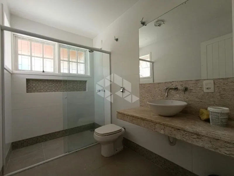 Furnished house, 222 m², with a bathtub — photo 50