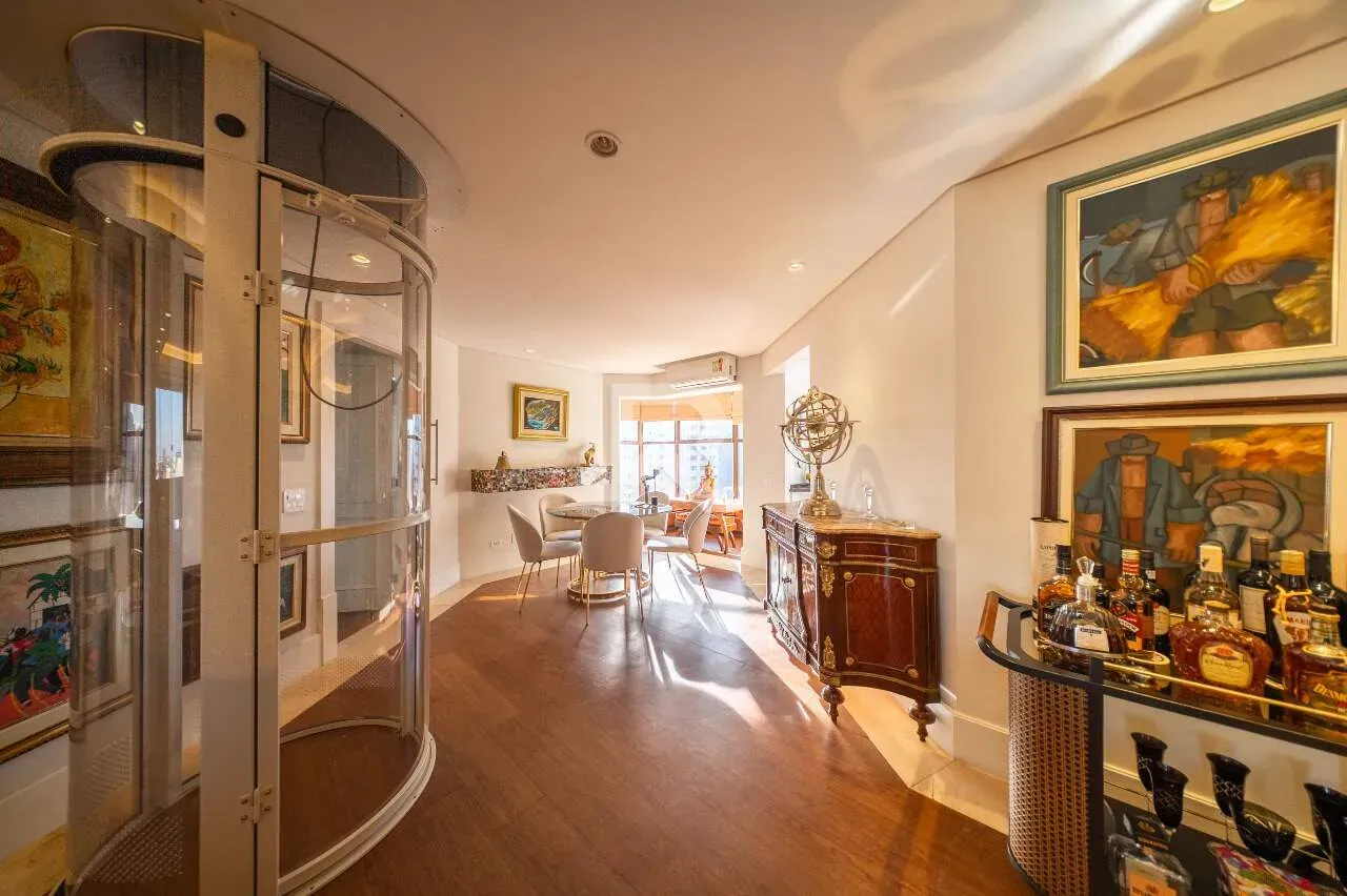 Furnished apartment with 3 bedrooms and 221 m² — photo 19