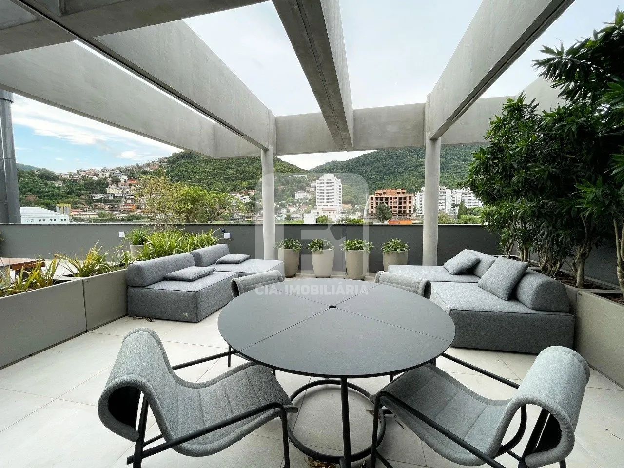 Apartamento amueblado de 72 m² con 1 dormitorio y balcón