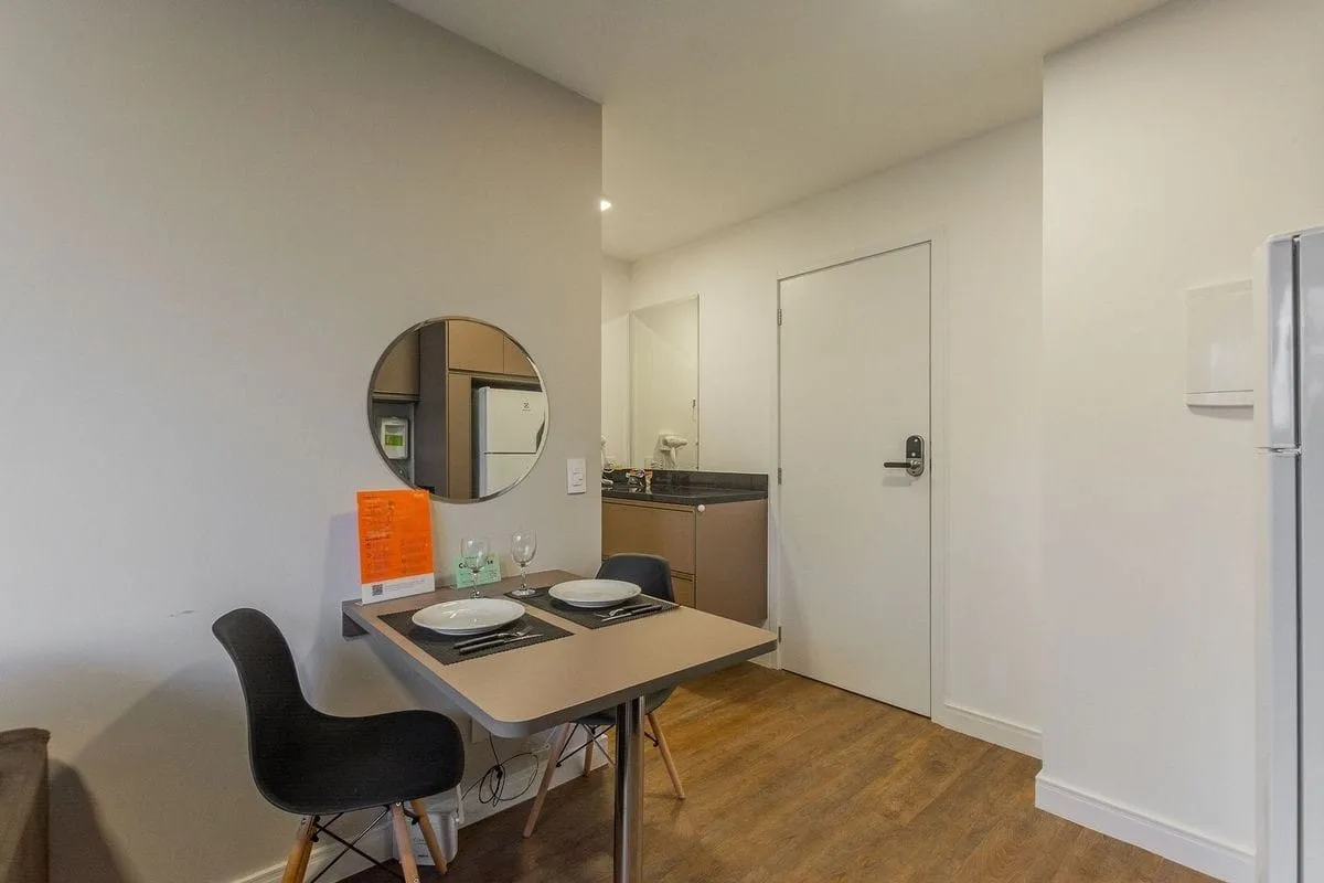 Apartment on the 5th floor with wood or laminate floors — photo 5