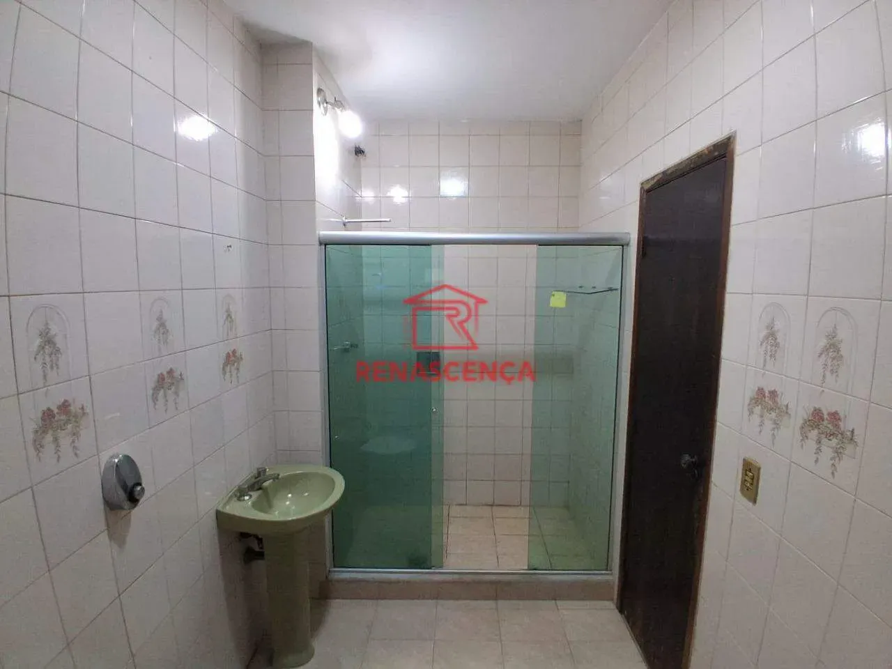 3-bedroom house, all with their own bathrooms, 329 m² — photo 28