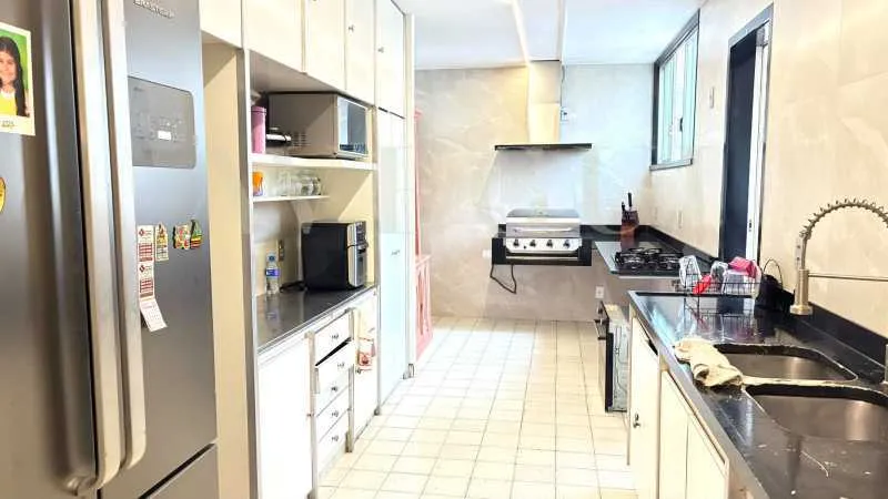Гардеробна та 3 спальні: квартира 215 м² — photo 23