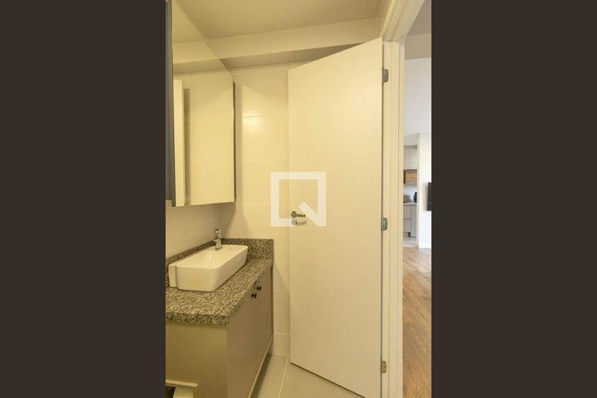 Balcony with a grill in a 2-bedroom apartment, 54 m² — photo 4