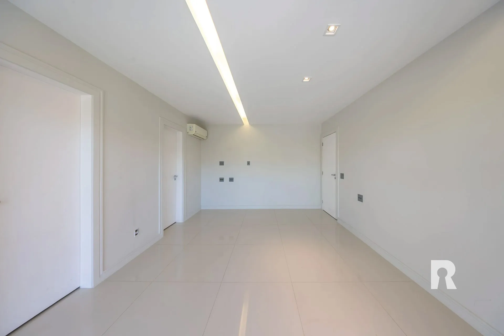 Furnished house, 694 m², with a jacuzzi — photo 19