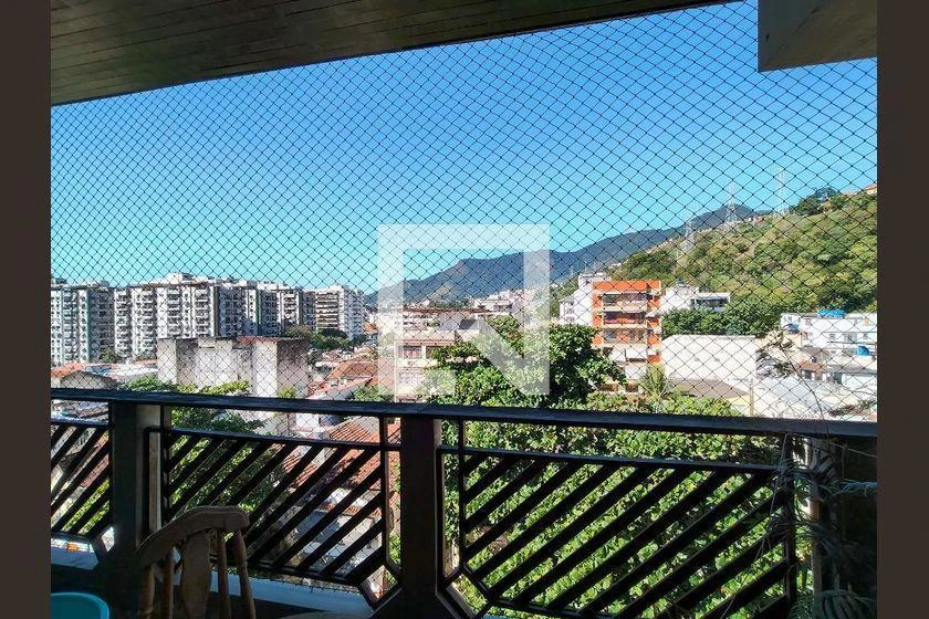 Glass-enclosed balcony in a 3-bedroom apartment, 107 m² — photo 18