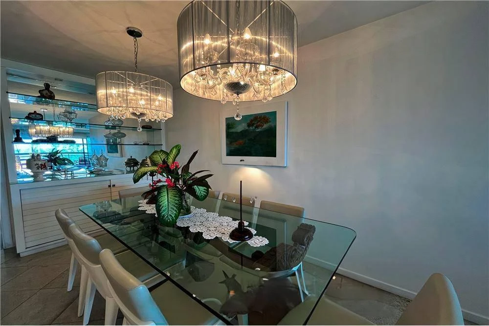 262 m² apartment with 4 en-suites and 4 parking spots — photo 3