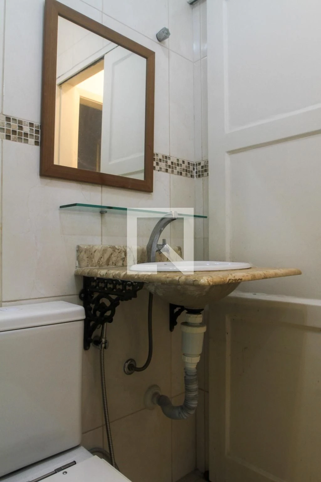 One-bedroom apartment with a washing machine — photo 22