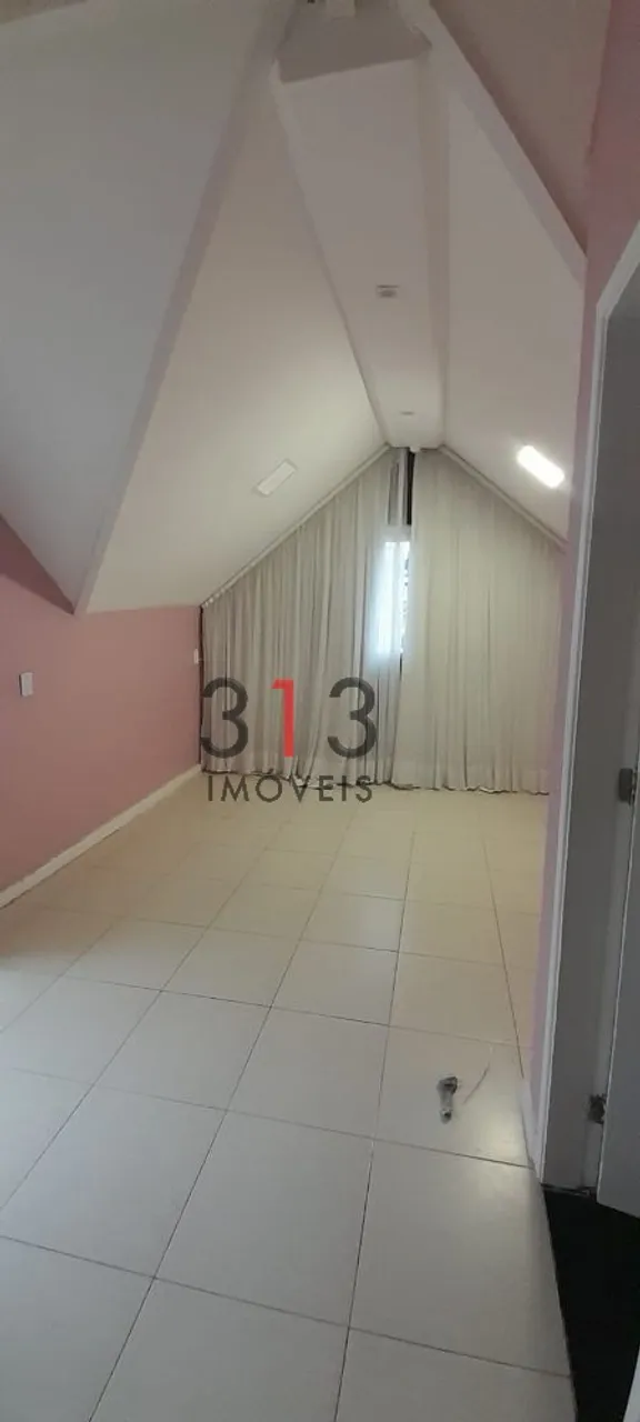 4-bedroom house with a bathtub — photo 18