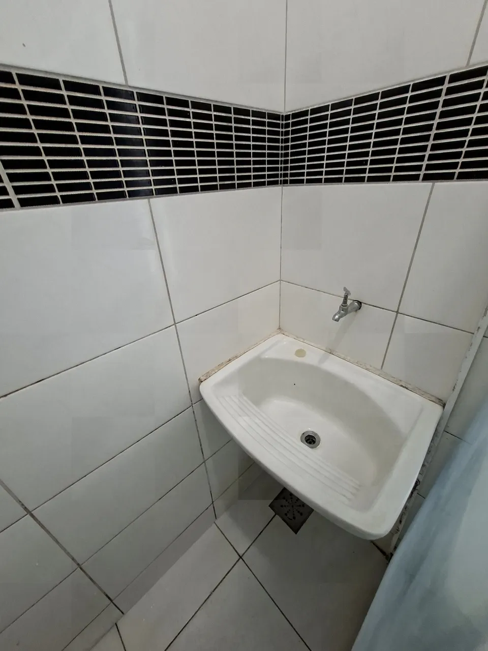Apartment with a glass-enclosed shower and 1 bedroom — photo 10