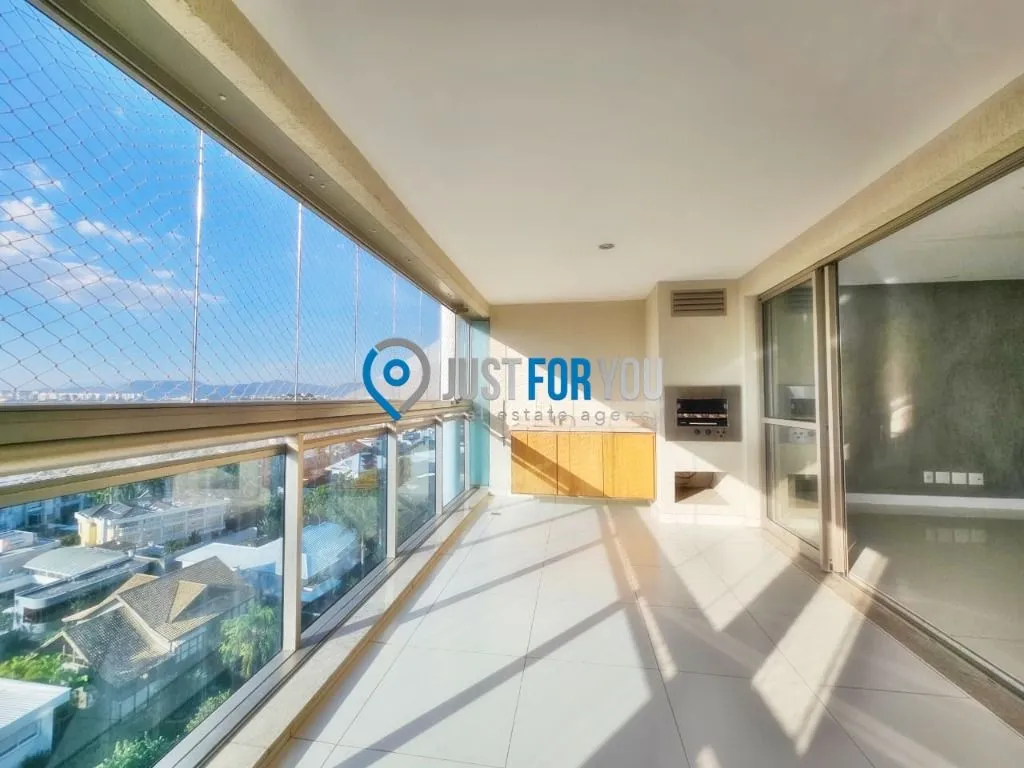 4-bedroom apartment with 233 m² and 5 bathrooms — photo 56