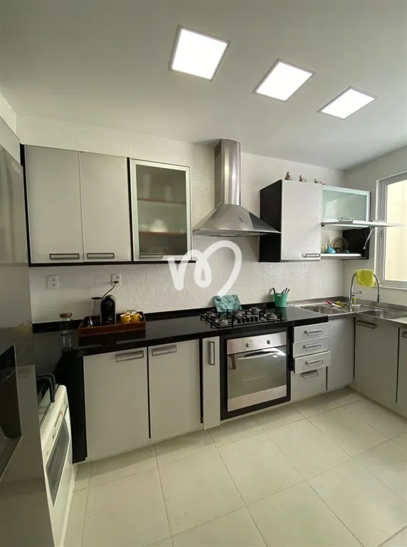 Furnished 314 m² apartment with 5 bedrooms — photo 22