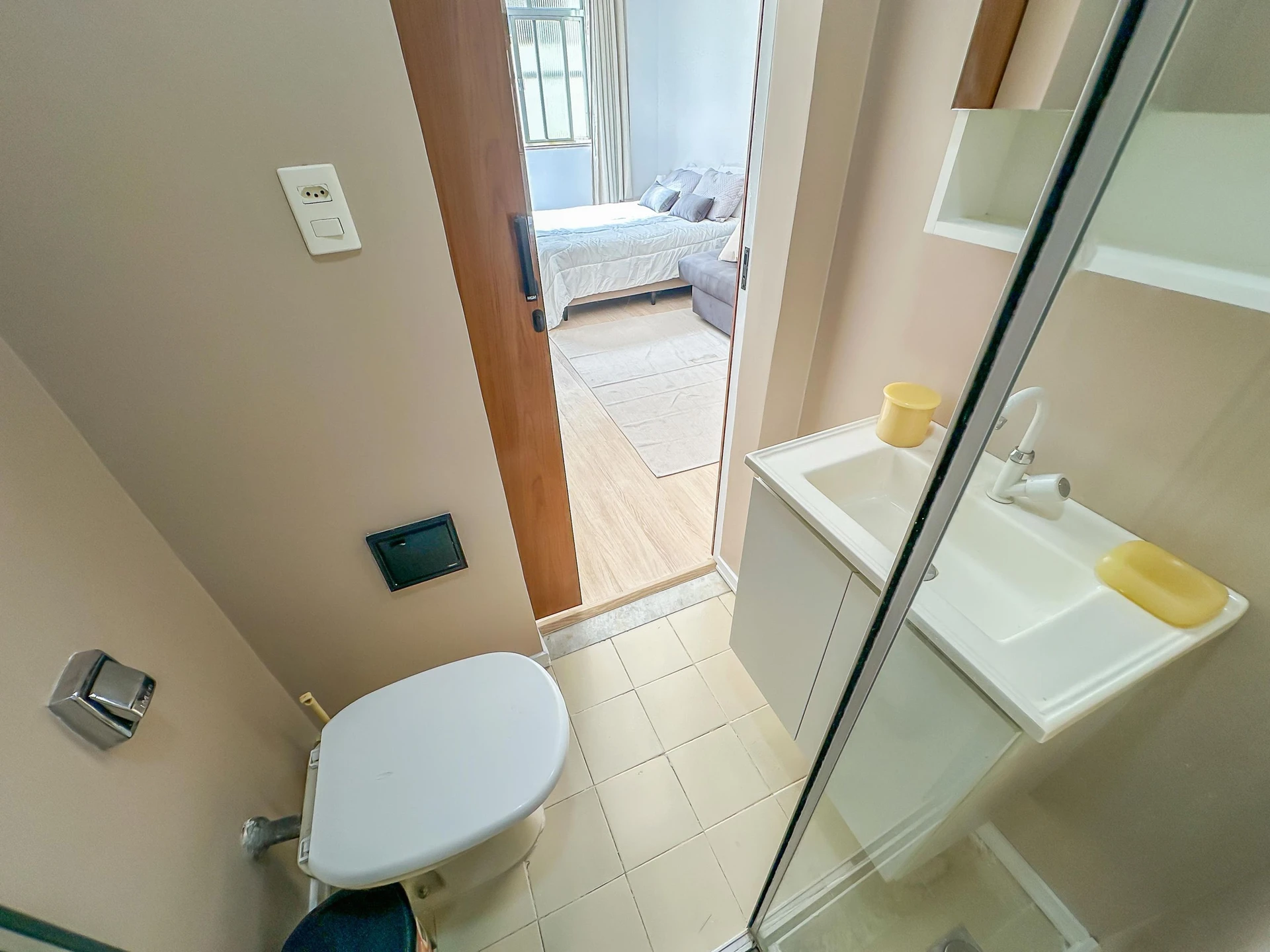 Furnished studio, 30 m², with wood or laminate floors — photo 38