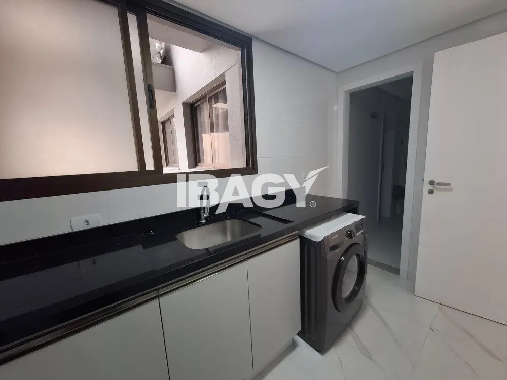 Furnished apartment with 3 en-suite bedrooms and 152 m² — photo 24
