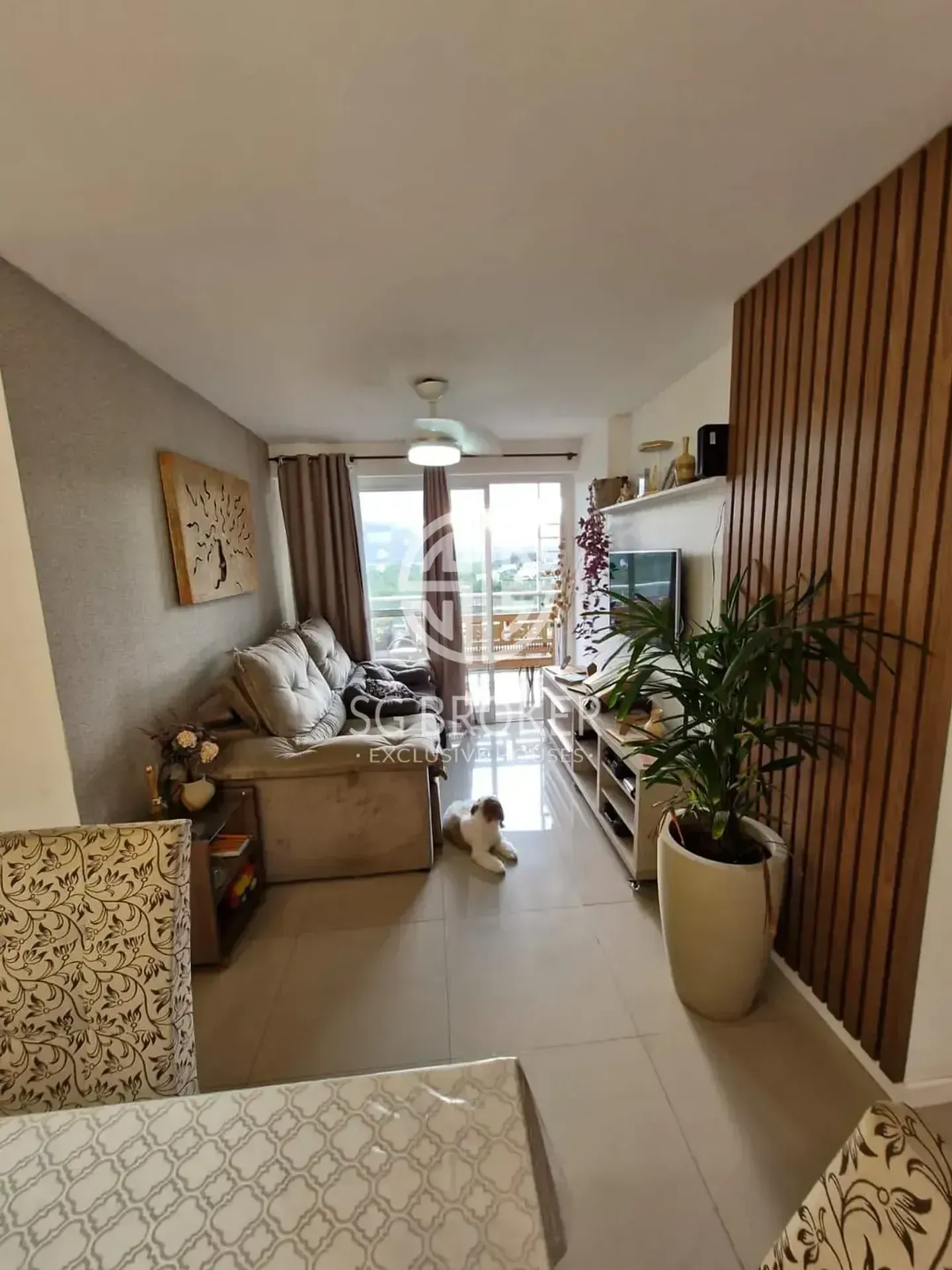Glass-enclosed balcony in a 3-bedroom apartment, 91 m²