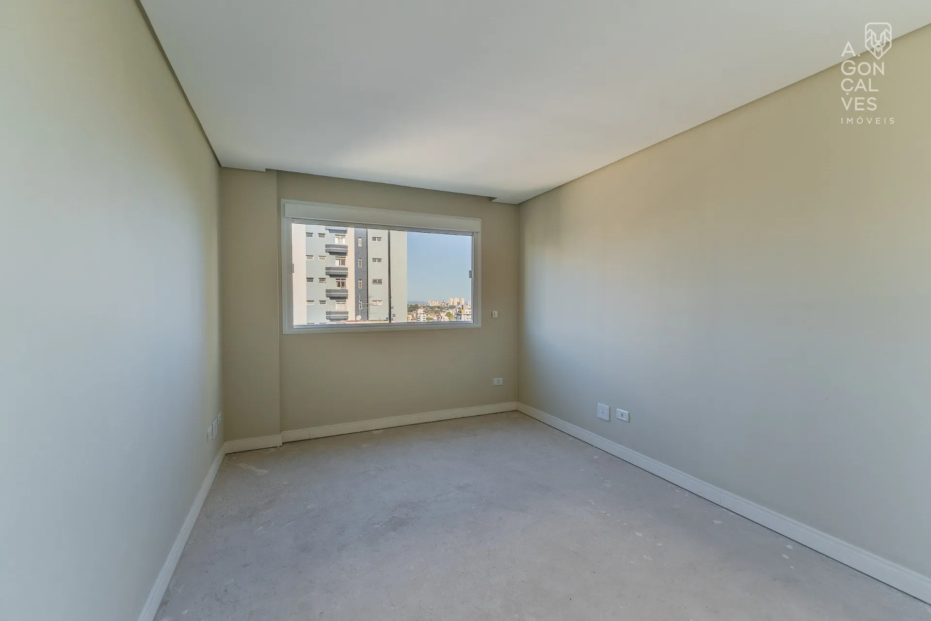 4-bedroom apartment with balcony and 3 parking spaces — photo 25