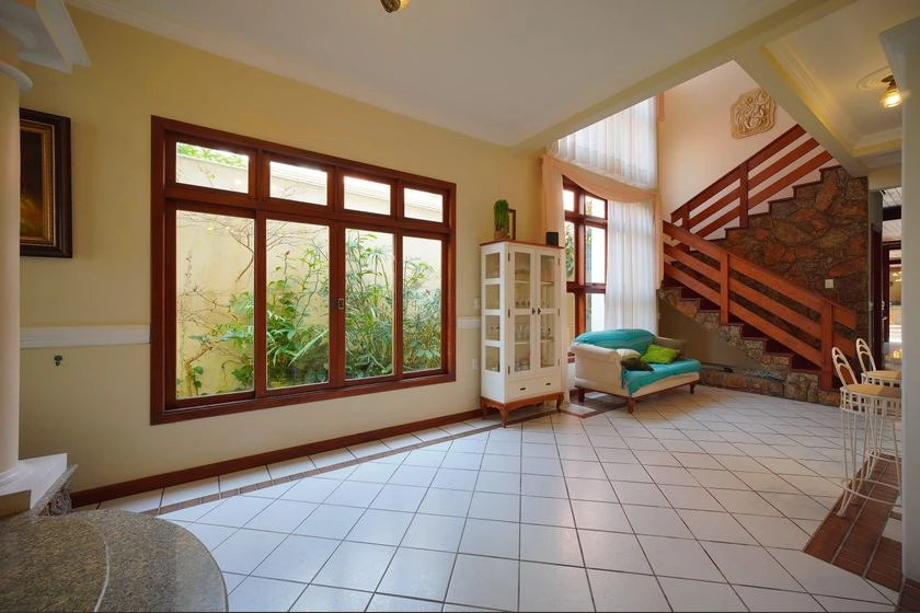 Furnished house with 6 bedrooms and a private garden