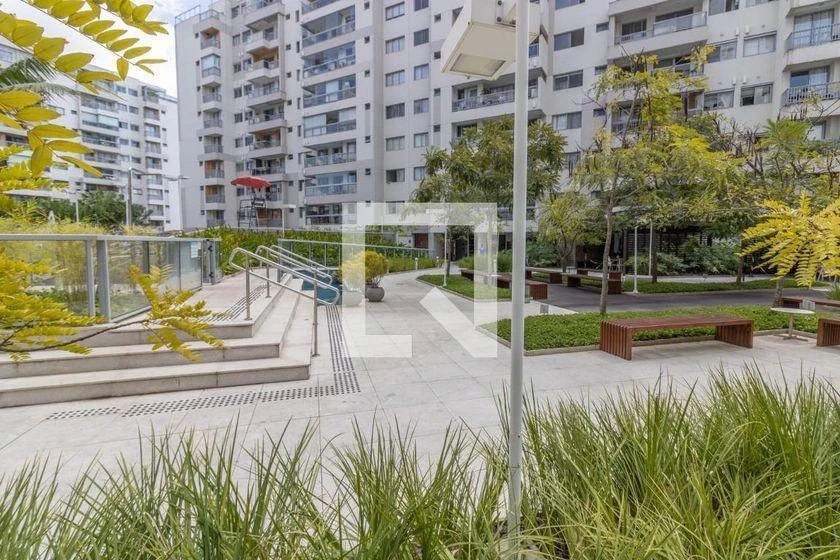 Glass-enclosed balcony in a 2-bedroom apartment, 82 m² — photo 39