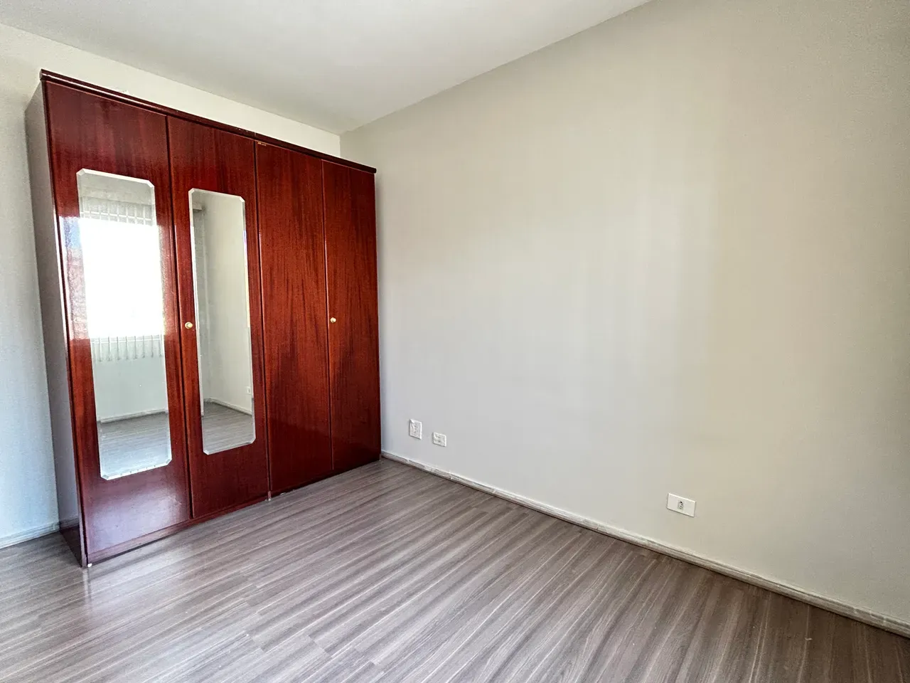 1 quarto e piso de madeira ou laminado: apartamento de 31 m² — photo 10