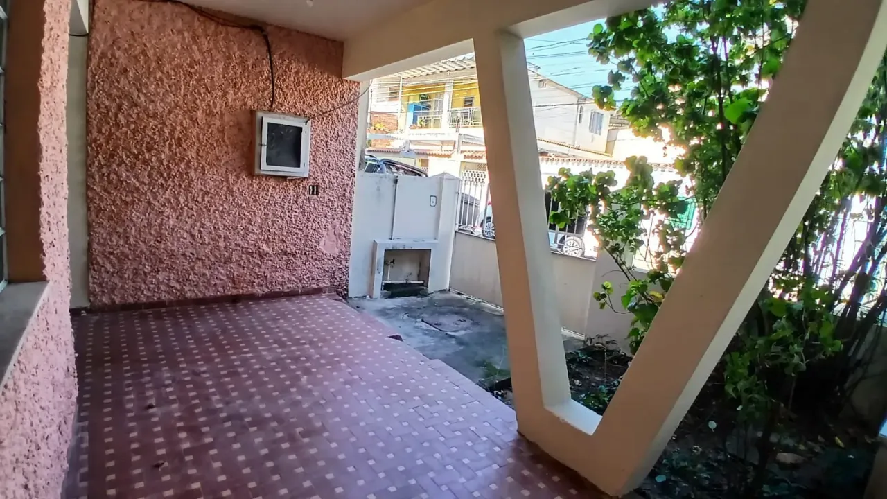 Unfurnished 2-bedroom house with gas stove and parking — photo 11