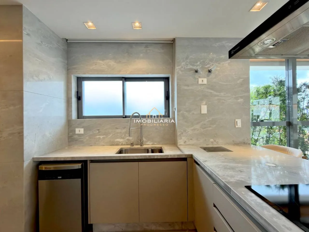 Dishwasher in a 3-bedroom apartment, 153 m² — photo 19